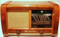 AN 002 Altes Radio